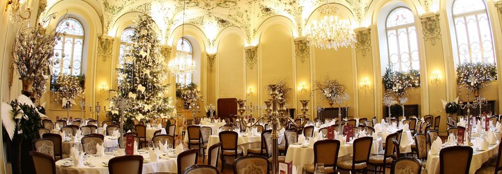 Tisíc let starý hotel nebo Beretta ze středověku. Jaké nejstarší podniky stále fungují už po stovky let?