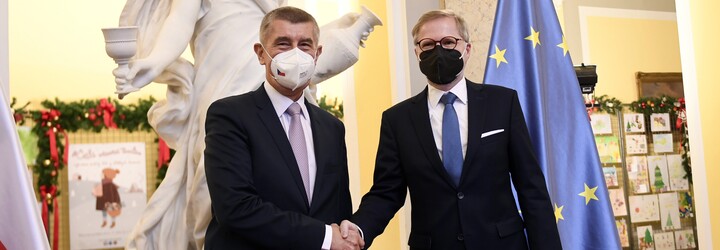 Premiéři Babiš a Fiala společně vystoupili. Chtějí za týden naočkovat milion lidí posilující dávkou