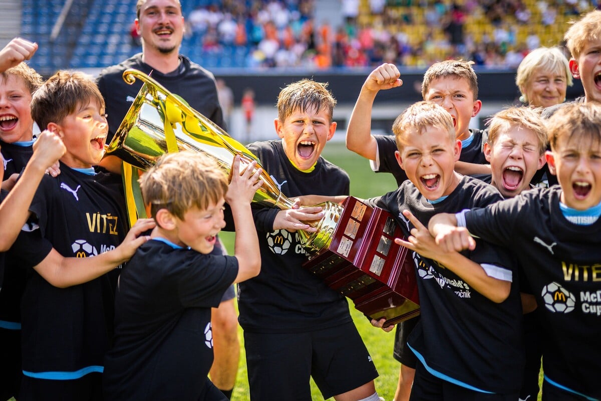 McDonald's Cup, fotbal