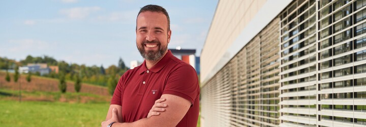 Rektor Mendelovy univerzity Vojtěch Adam odstoupil z funkce. Kvůli pochybnostem o svých pracích