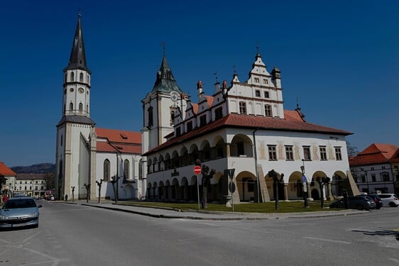 Na ktorom námestí sa nachádza klietka hanby?