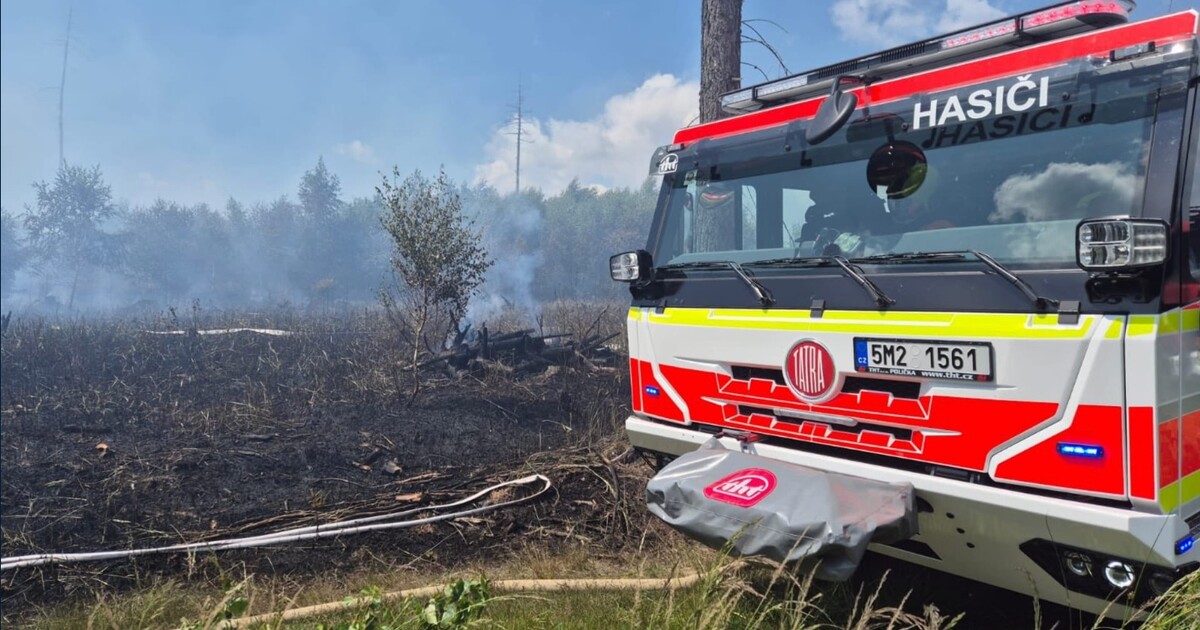 AKTUÁLNĚ: Na Olomoucku hoří les. Situace je vážná, hasiči vyhlásili třetí stupeň poplachu