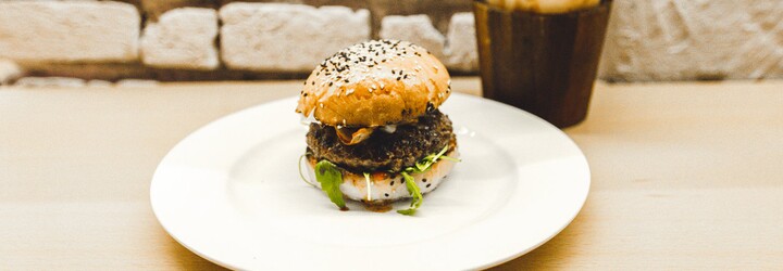 Kde v Prahe nájdeš najlepšie burgery? Pozri sa na top 10 a zisti, kam sa vydať
