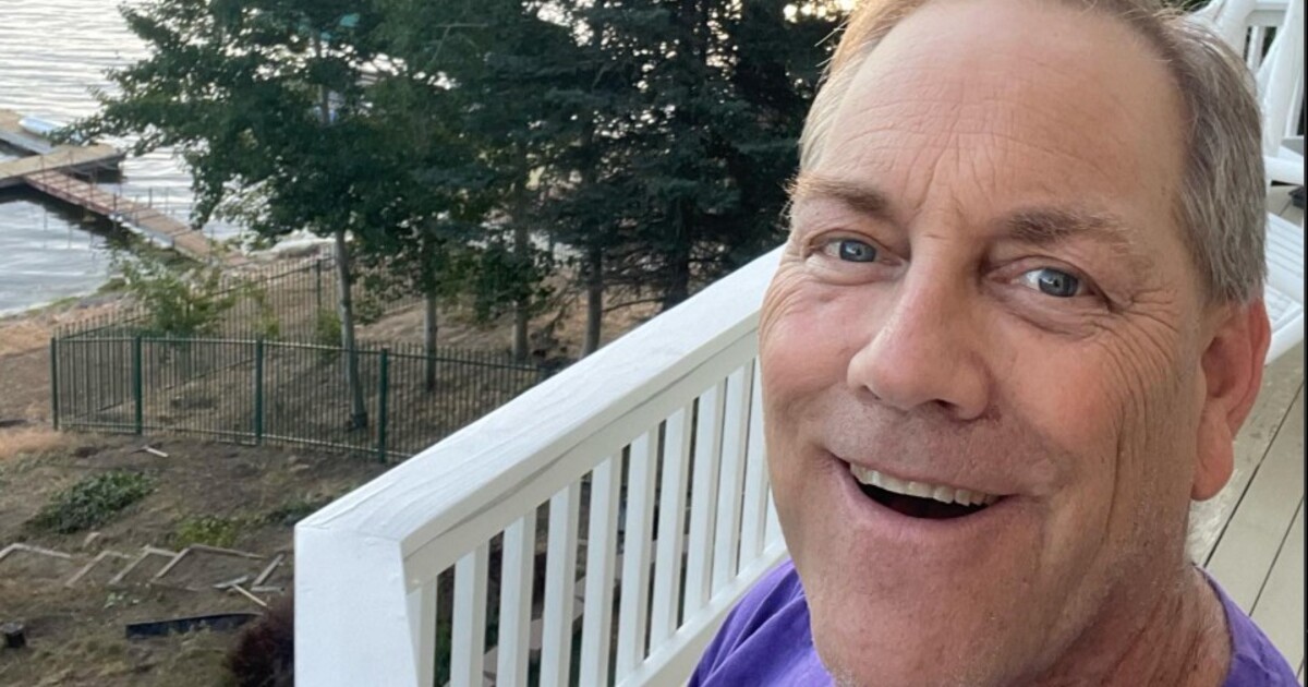 Zpívající týpek z TikToku měl 3 miliony fanoušků, teď má ban. K mladé fanynce se zachoval jako creep a predátor