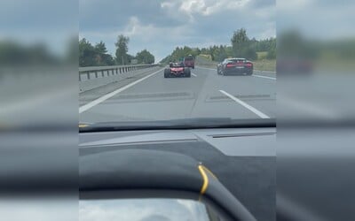 VIDEO: Na dálnici D4 se opět proháněla formule. Záběry kolující po internetu vyšetřuje policie.