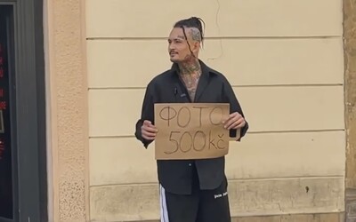 Ruský rapper Morgenshtern stál v Praze na ulici a vybíral 500 korun za fotku. Vtipným videem pobavil fanoušky.