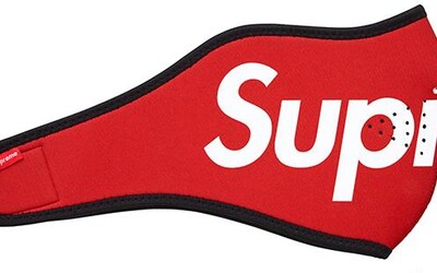 Lidé jsou ochotni za masku s logem Supreme zaplatit i 12 000 korun. Původní cena byla 650 korun.