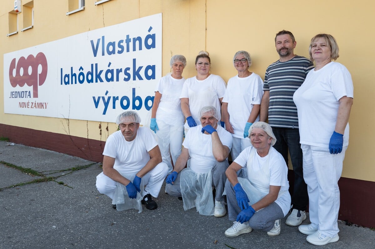 Kolektív z lahôdkarskej výroby v Nových Zámkoch.