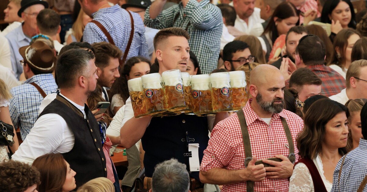 V Mnichově začal pivní festival Oktoberfest. Za tuplák zaplatíš až 384 korun