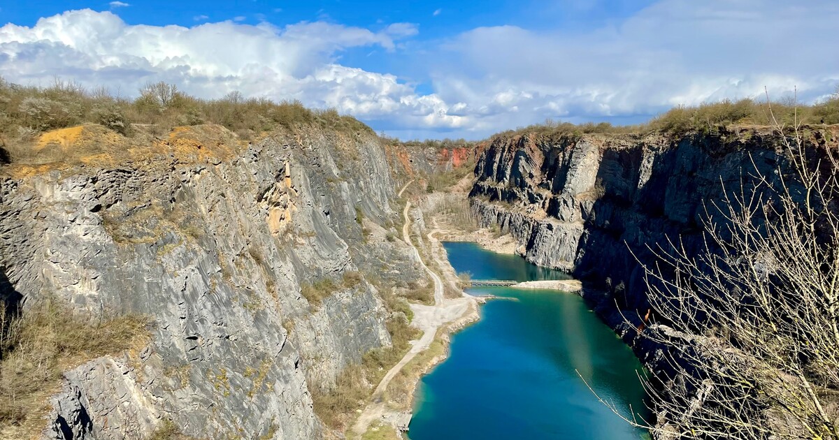 Do lomu Velká Amerika spadl mladý muž. Zemřel na místě