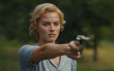 Hviezda Peaky Blinders ide po krku bankovej lupičke Margot Robbie. Nakoniec sa však do nej zamiluje.