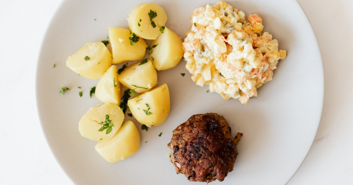 Kvíz, ze kterého by měl Pohlreich infarkt. Poznáš, jakému jídlu se říká Pašerácká kapsa nebo Veselá bída?