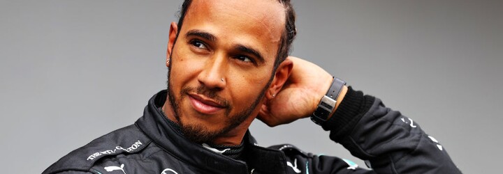 Lewis Hamilton se postavil vedení F1. Náušnice si v monopostu nesundá. „Neměli by vám zakazovat být tím, kým jste,“ řekl 