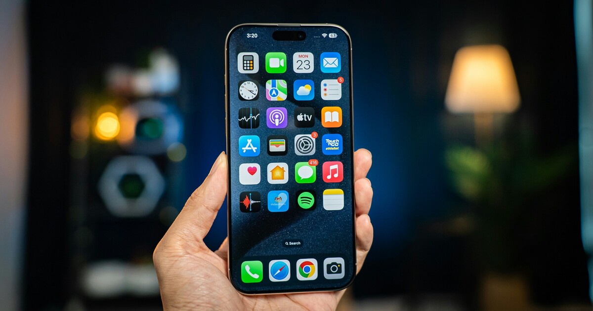 Češi předběhli Apple. Na veletrhu prozradili podobu iPhonů 17