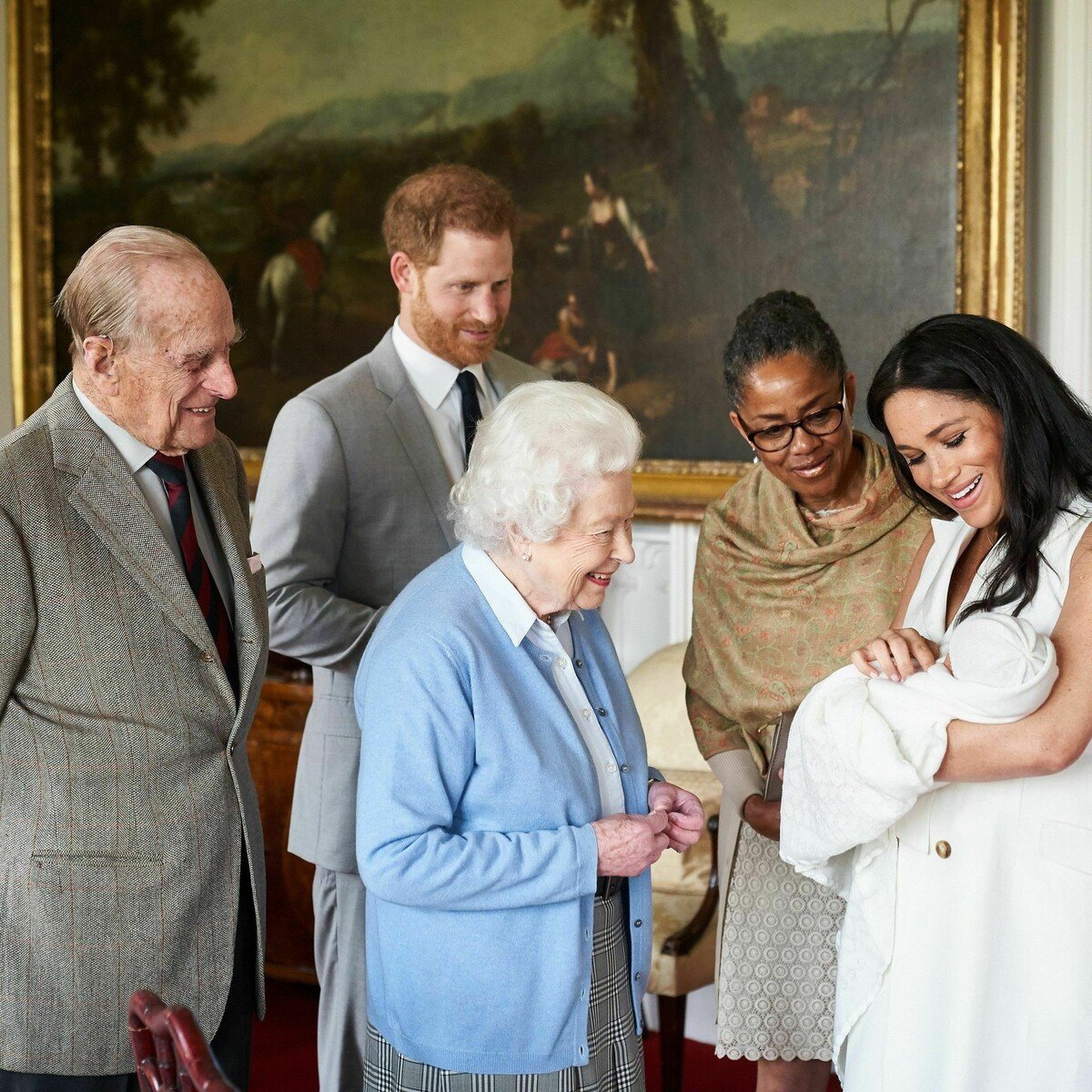 Britská rodina se seznamuje s Archiem.