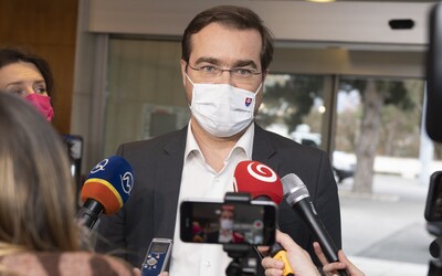 Obmedzenia zostávajú v súčasnej forme, situácia sa zhoršuje, tvrdí Marek Krajčí. Ako otec vraj vie, že nie je dobré, ak deti ostávajú dlho doma a učia sa dištančnou formou.