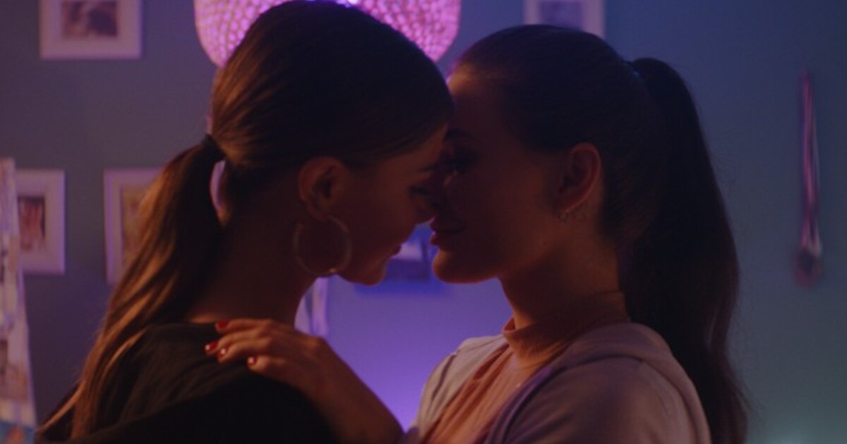 Nejhorší český film roku je nově na Netflixu. Cool Girl! má šanci porazit i Ostrov s Jiřím Langmajerem