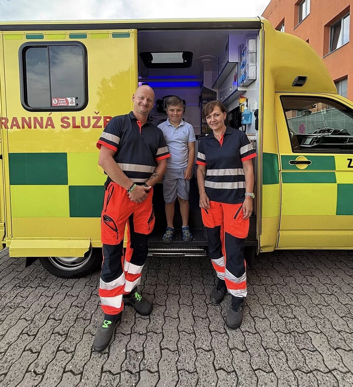 Devítiletý Šimon a záchranáři.