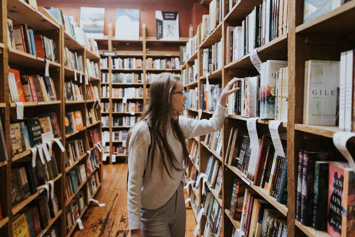 knihy, čtení, knihovna