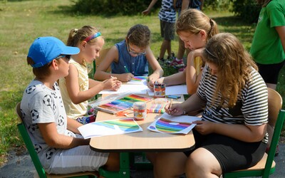 Štúdia Svetovej banky: Deti z tejto generácie budú zarábať výrazne menej. Doplatia na zatvorené školy.