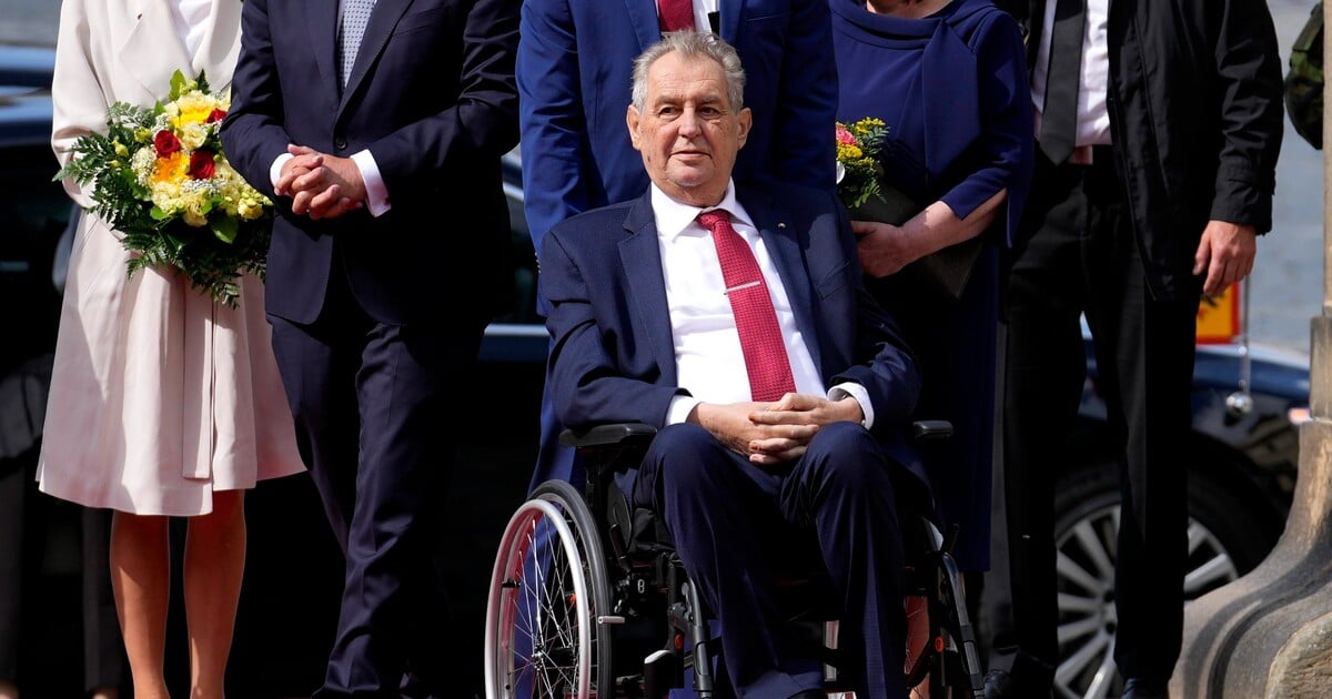 „Pořád jsem ještě malátný a unavený.“ Miloš Zeman po operaci opustil nemocnici