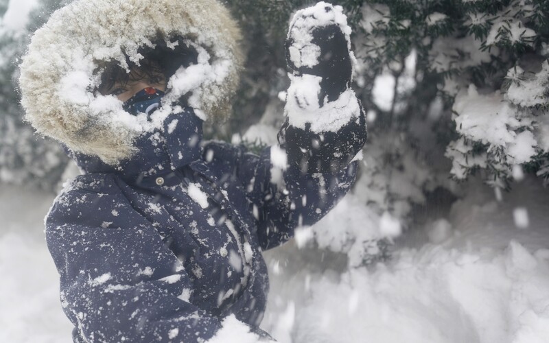 V Česku napadne až 10 cm mokrého sněhu. Meteorologové předběžně varují před nebezpečnými jevy.