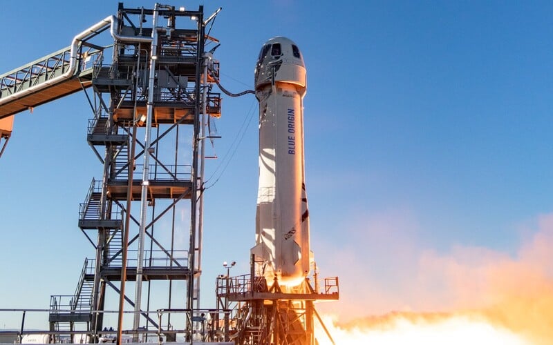 VIDEO: Štart rakety New Shepard od Blue Origin skončil minútu po vzlete fiaskom.