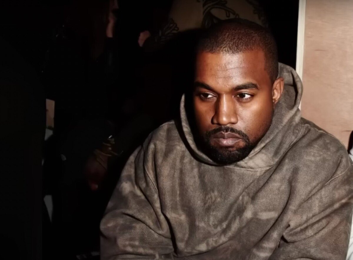 Právnici Kanyeho Westa oficiálne oznámili ukončenie raperovej spolupráce so značkou GAP.