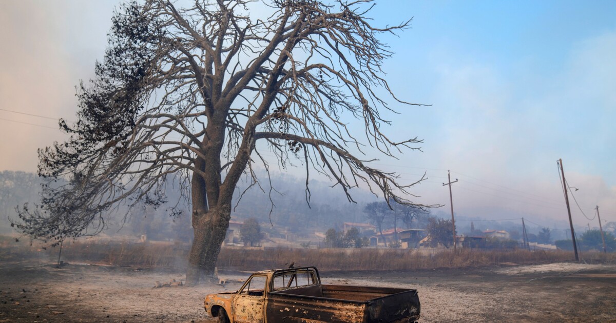 Požáry v Řecku: Situace se zlepšuje a zklidňuje