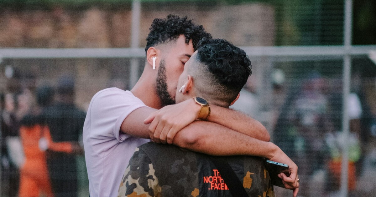 Grindr přidal novou funkci ochraňující sexuální zdraví. Pohlavní styk s ní bude bezpečnější