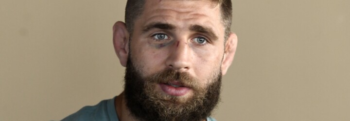 Jiří Procházka v šialenom zápase ukončil lakťom Dominicka Reyesa v druhom kole