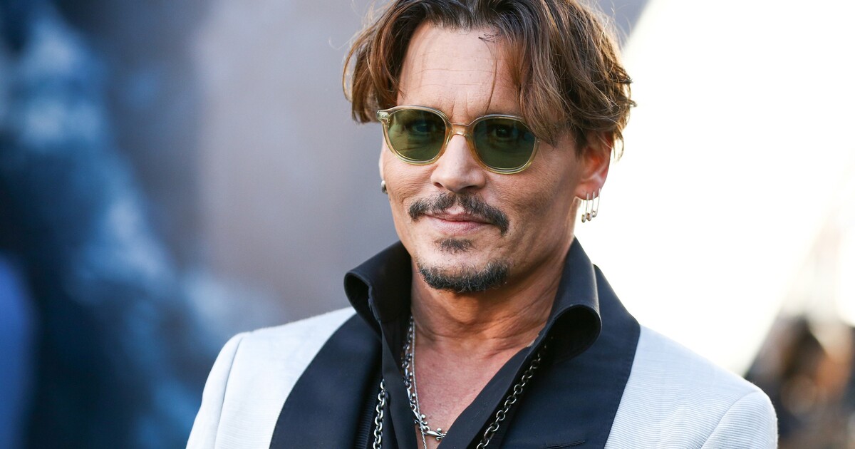 Johnnyho Deppa údajně ho našli ležet v hotelovém pokoji. Musel se proto zrušit koncert kapely v Budapešti