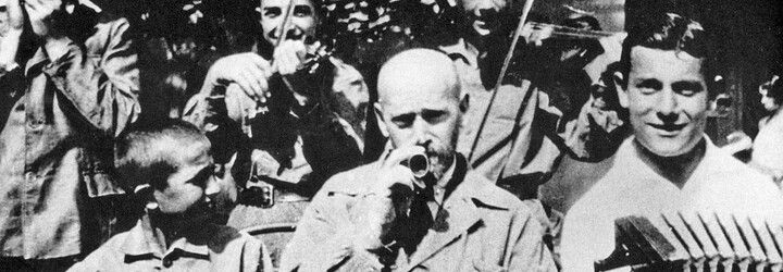 Polský židovský učitel dobrovolně odjel se svými žáky do vyhlazovacího tábora. Nechtěl je opustit