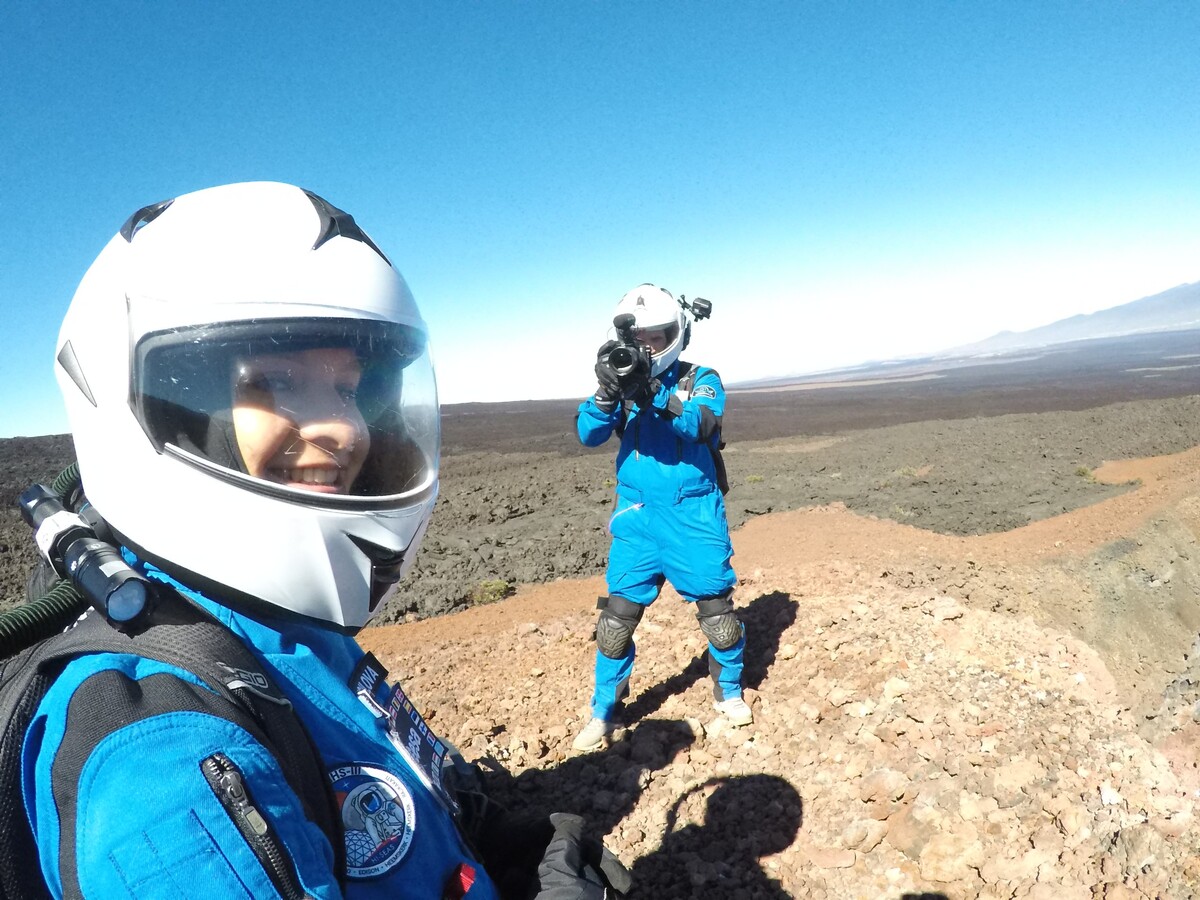 Slovenská astrobiologička Michaela Musilová organizuje a vedie na Havaji simulované vesmírne misie, ktoré majú pripraviť ľudí a technológiu na to, aby sme raz mohli žiť a pracovať na Mesiaci a Marse.