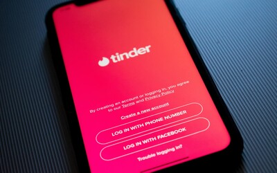 Tinder Plus je pre heterosexuálnych mužov v strednom veku drahší ako pre iných. Analýza odhalila dvojitý meter na zoznamke.