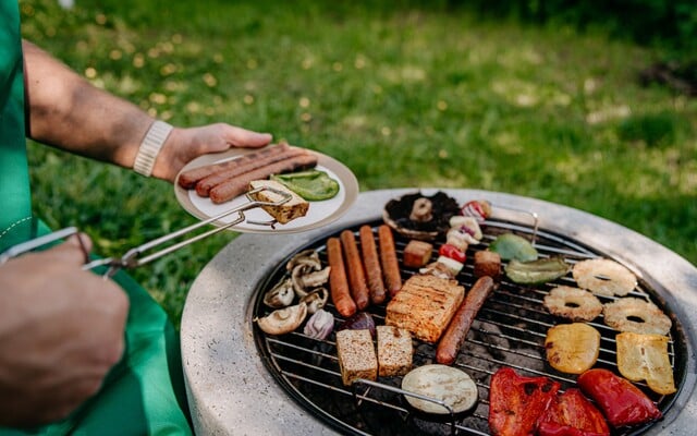 5 netradičných receptov na gril: Priprav si údený ananás, tacos či hotdog a objav nové kombinácie chutí