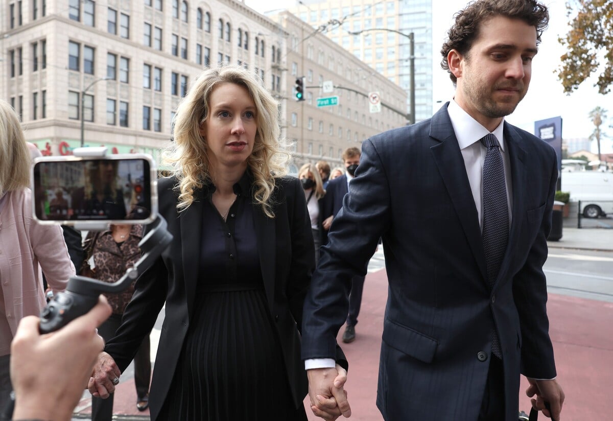 Elizabeth Holmes v době, kdy čelila obvinění z podvodu.