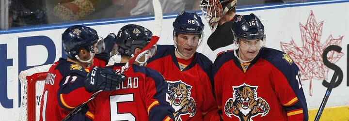 Jaromír Jágr uslyšel v Las Vegas vítěznou písničku Panterů, a tak potěšil své fanoušky videem přímo z klubu