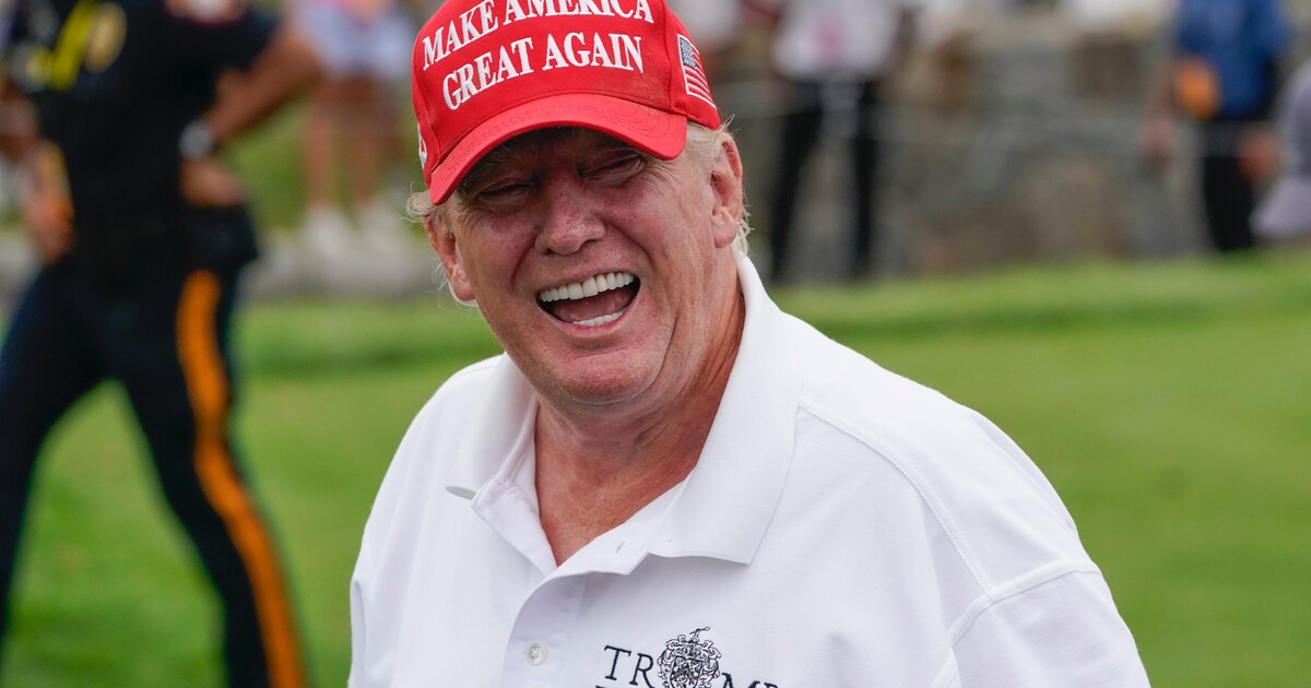 Trump už počtvrté obviněn. Měl porušit zákony, za které úřady běžně stíhají mafiánské gangy