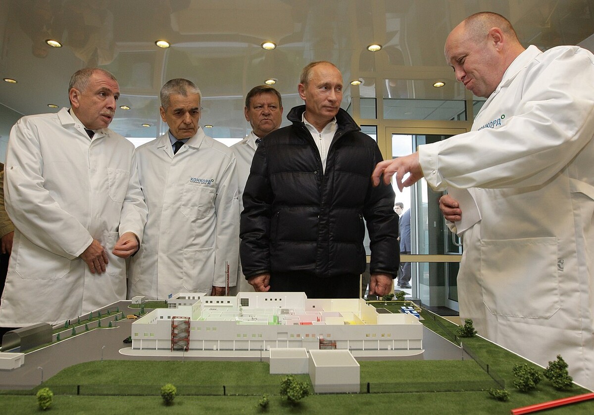 Vladimir Putin a Jevgenij Prigožin (vpravo).