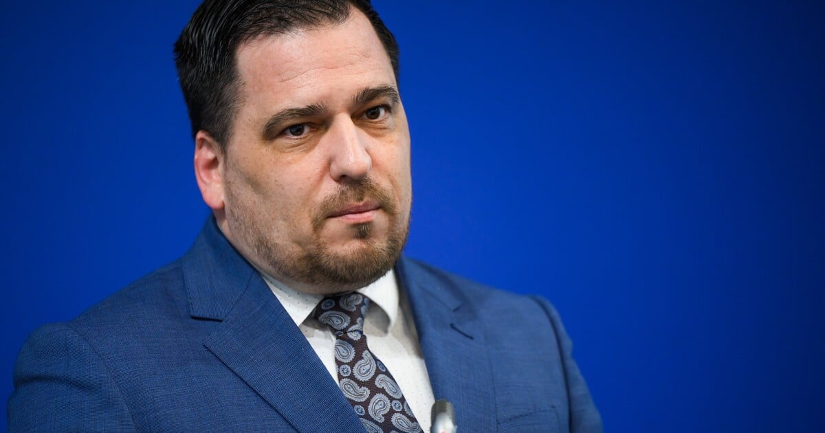 Český europoslanec Zdechovský vyhrál téměř milion ve Sportce. Peníze si ale nenechá