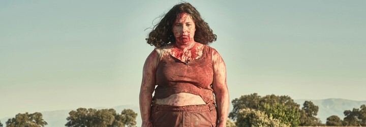 Jej kamošky ju volajú prasiatko. Keď ich začne unášať neznámy úchyl, nič s tým nespraví. Sleduj trailer na chválený horor Piggy