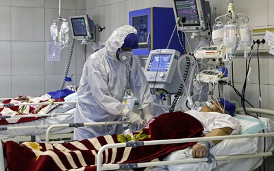 Pět sester v Thomayerově nemocnici v Praze se nakazilo koronavirem. Dvě z nich zřejmě od pacienta.