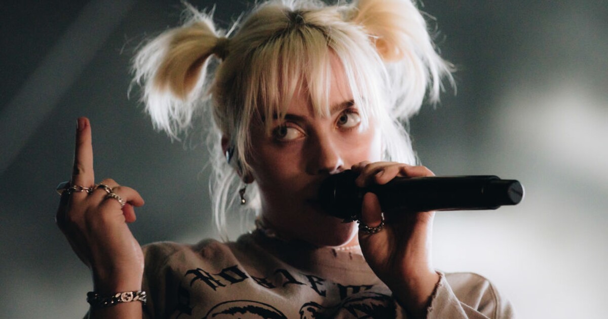 Billie Eilish uctila památku zesnulého Anguse Clouda. Věnovala mu ikonickou písničku