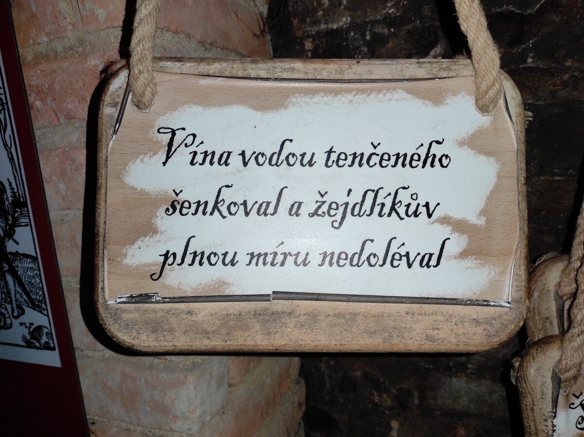Riediť alkohol vodou sa v stredoveku nemuselo vyplatiť.
