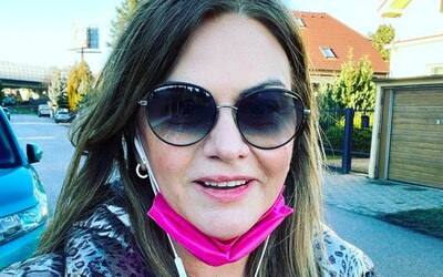 Europoslankyňa Beňová označila fotografa za blba a bonzáka. Odfotil ju totiž s rúškom na brade.