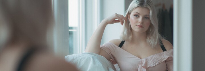 Slovenská plus-size modelka fotí pre ASOS, na svoje telo je pyšná. O Bronine krivky majú záujem aj v New Yorku