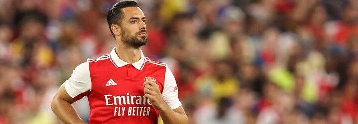 Hvězdu fotbalového Arsenalu pobodal útočník v obchodním centru