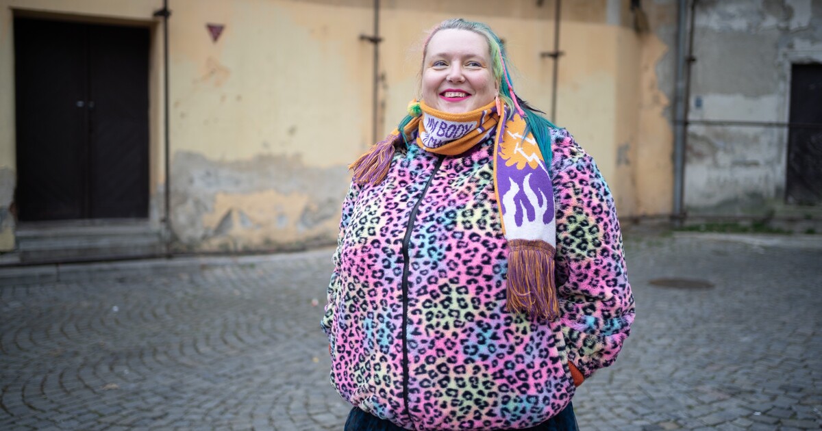 Třpytky, prsa, feminismus! S velkým tělem se dají dělat velké věci, říká performerka Kača Olivová