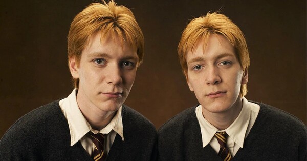 Dvojčata Freda a George Weasleyovy z Harryho Pottera všichni milujeme. Kdo z nich zemřel v závěrečné bitvě v Bradavicích?